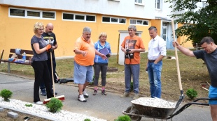 Brigáda na Laboreckej 75 - "Skrášľujem svoje mesto"