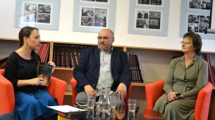 Prezentácia publikácie Bitka pri Humennom. Zľava Zuzana Švecová, Jozef Fury a Iveta Rusňáková